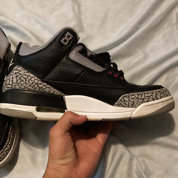 Jordan 3s - Picture 4 of 5